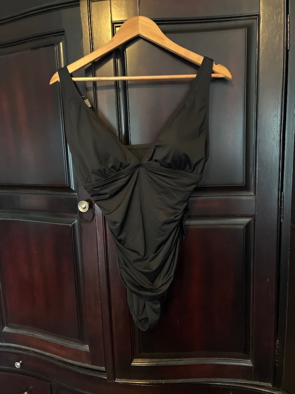 Carmen Marc Valvo Womens Sunlit Seas Ruched Over The Shoulder One-Piece Black 12